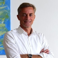 Dr. Axel Fischer